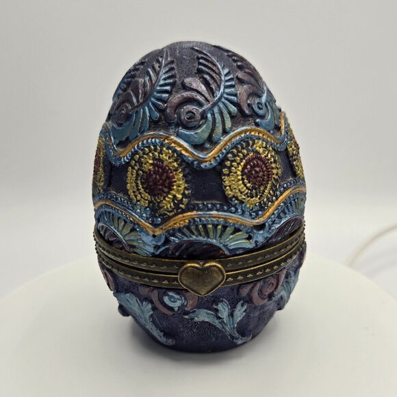 Pair of Ornate embossed Egg Heart Hinged Trinket boxes - Picture 7 of 13